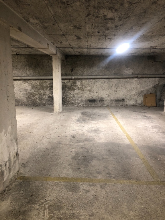 Parking space – Paris 20 1