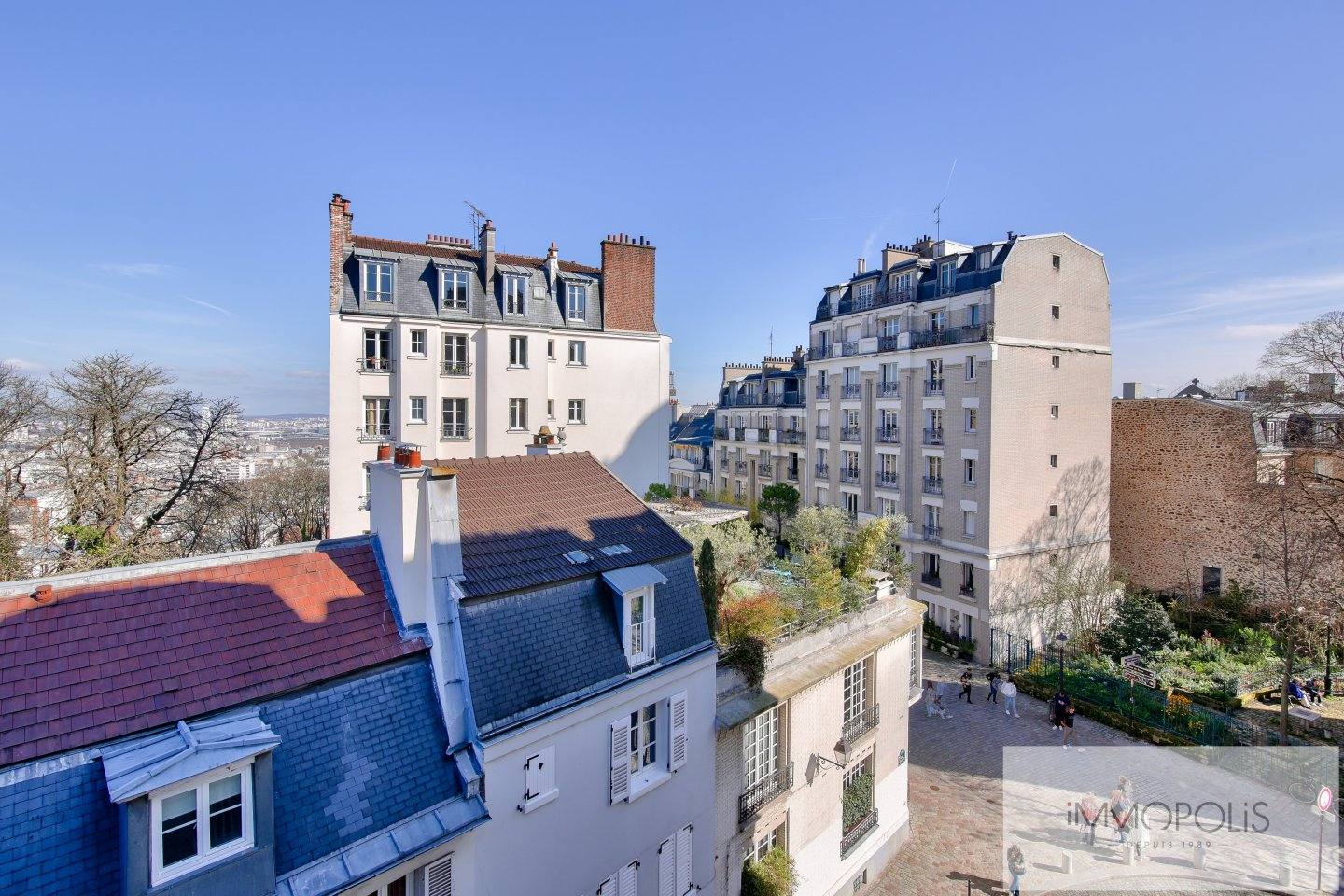 Studio with open view rue Cortot in Montmartre. 3