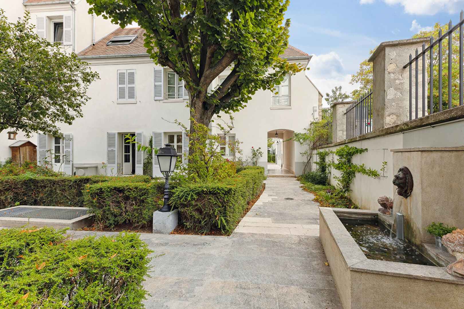 Ground floor residence Sandrin in Montmartre. 11