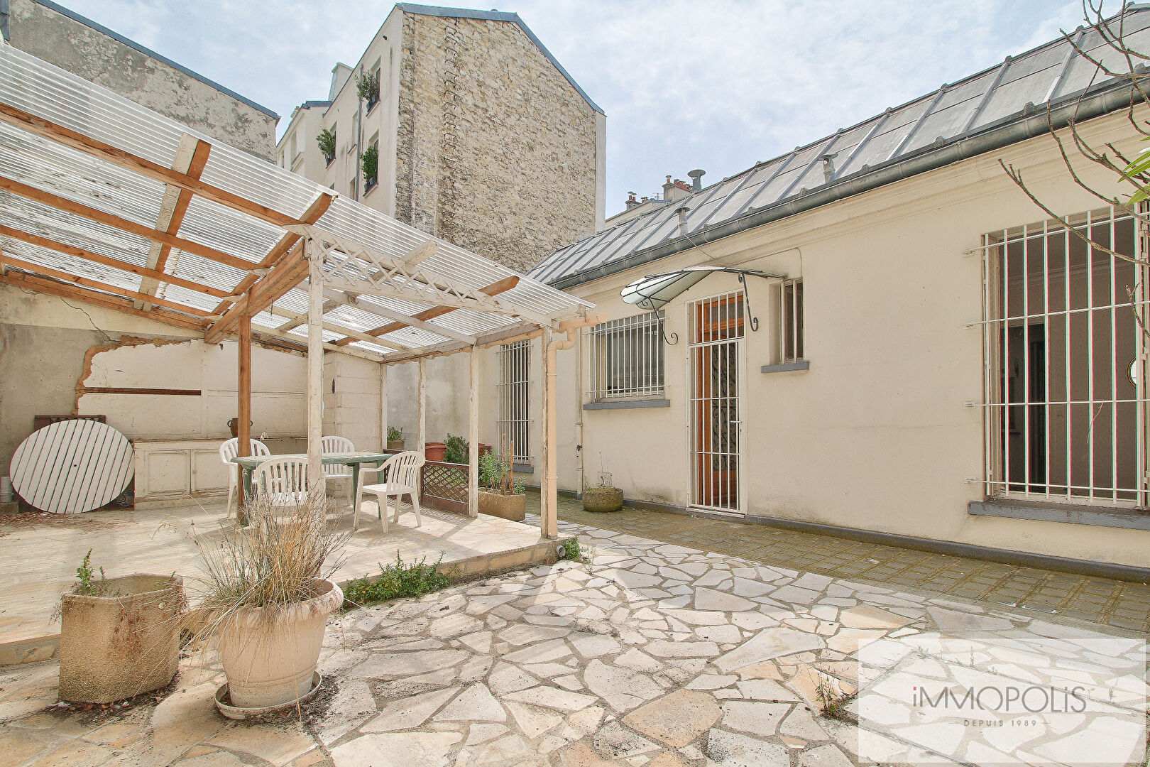 Maison rare à Montmartre : local commercial et appartement avec terrasse ! 3