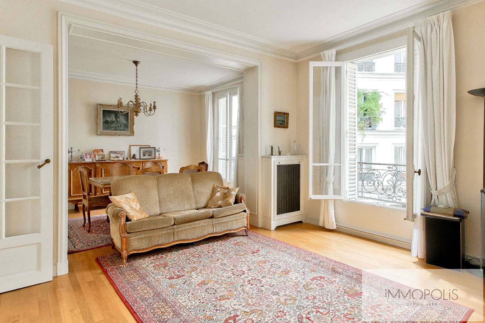 Maison rare à Montmartre : local commercial et appartement avec terrasse ! 4