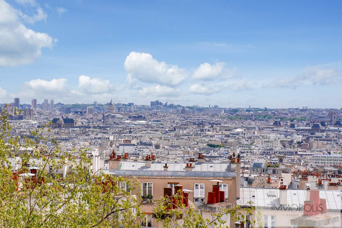 Perle rare en plein coeur de Montmartre avec vue dégagée! 1