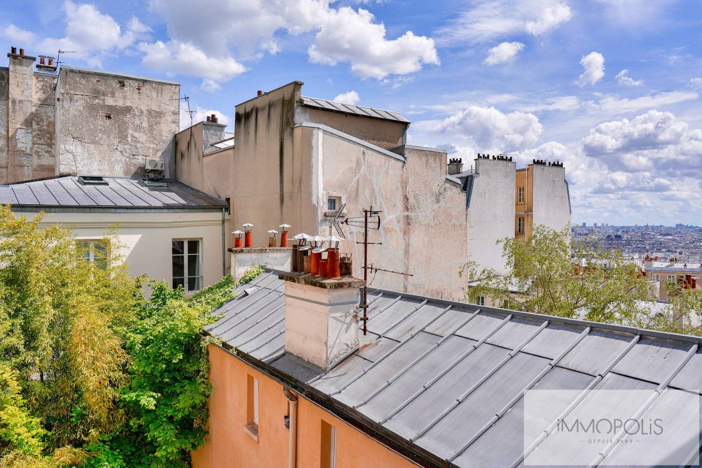 Perle rare en plein coeur de Montmartre avec vue dégagée! 8