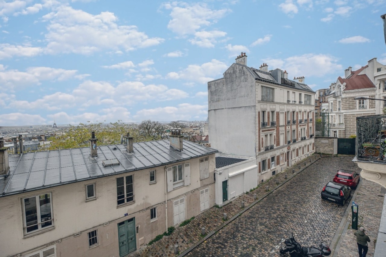 Beau deux pièces de 32 m² avec vue dégagée sur tout Paris 9