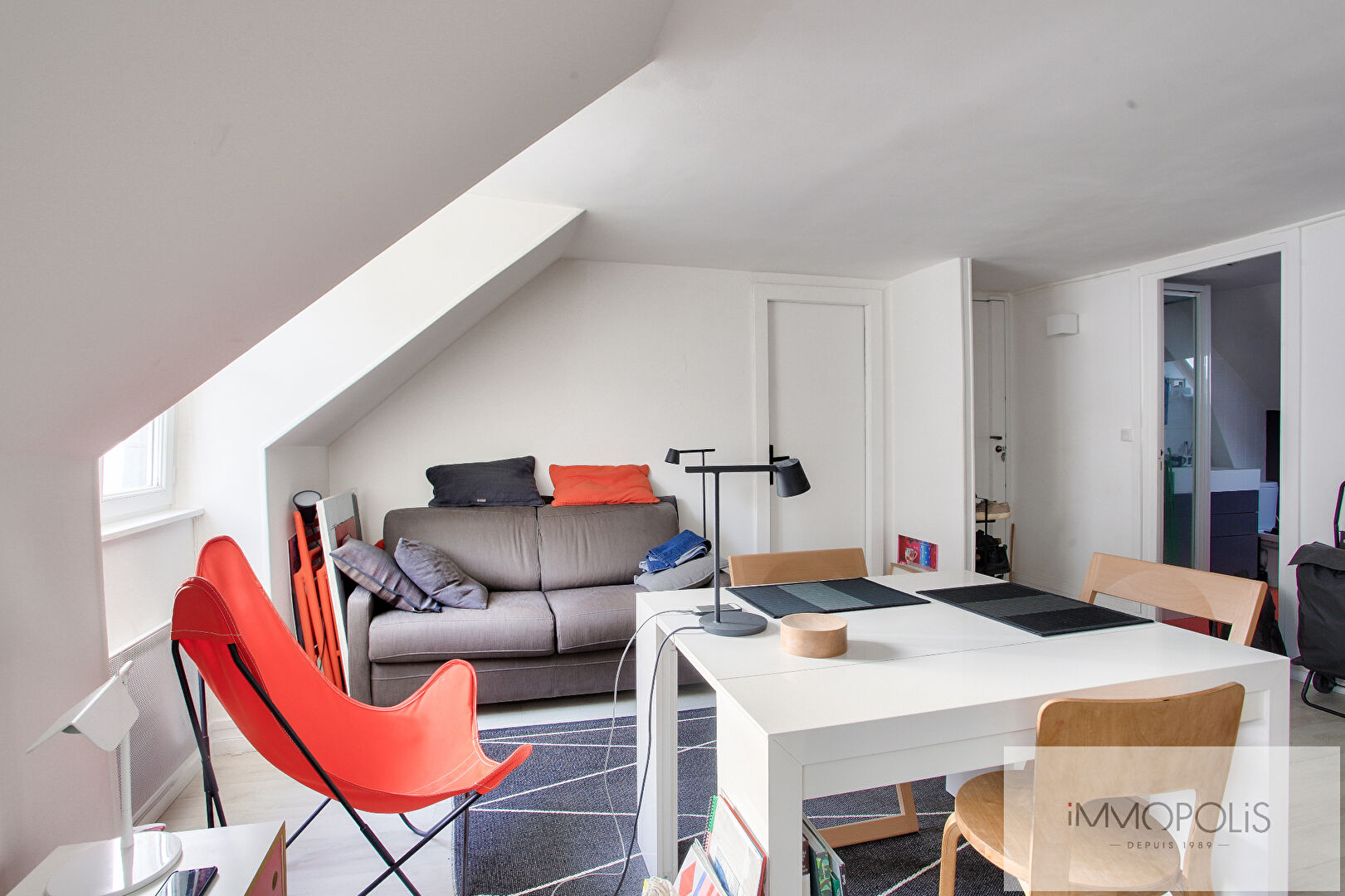 Appartement lumineux à Montmartre, Rue Ravignan, quartier des Abbesses, 3e et dernier étage, vis à vis ouvert ! 4