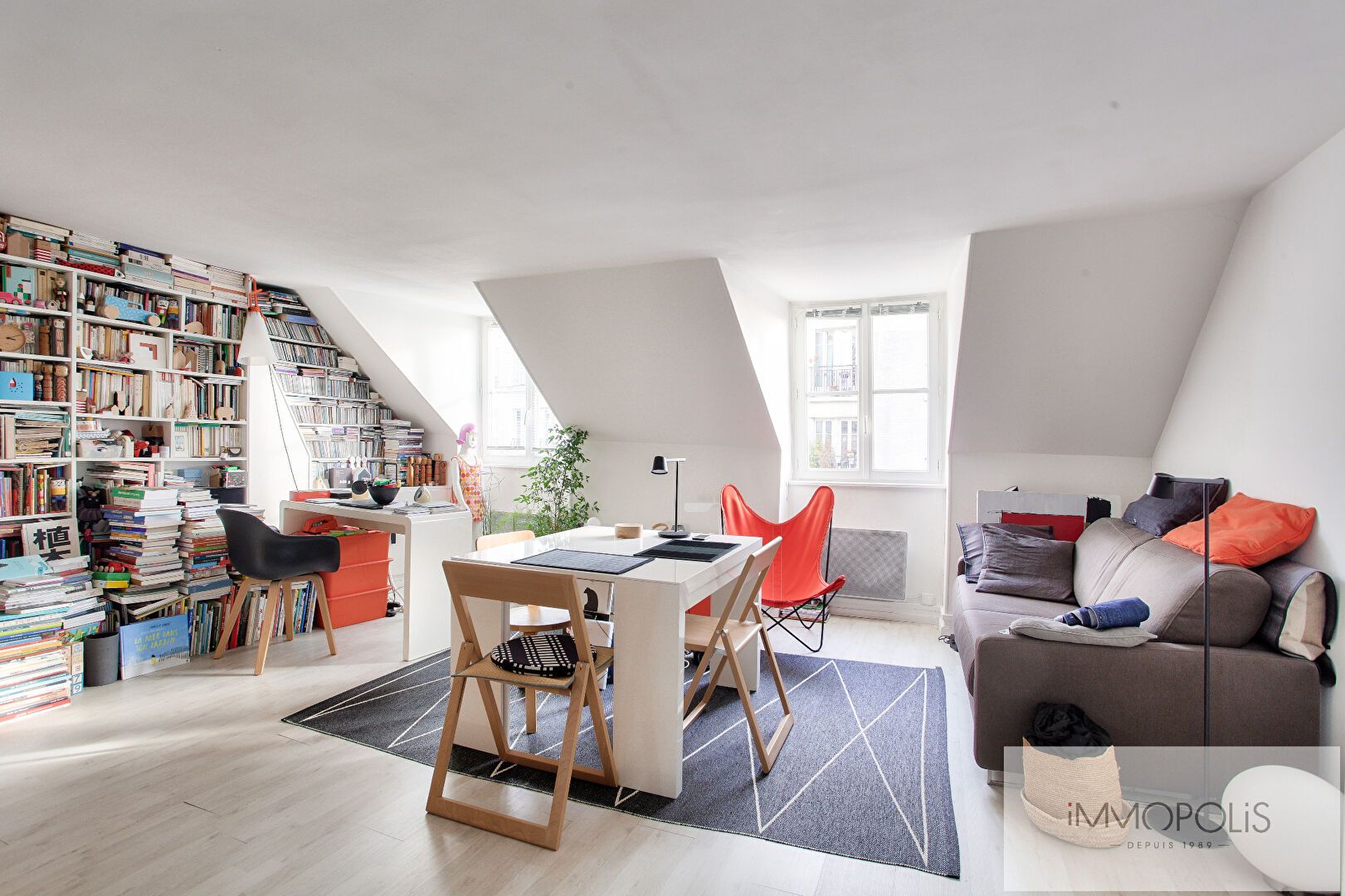 Appartement lumineux à Montmartre, Rue Ravignan, quartier des Abbesses, 3e et dernier étage, vis à vis ouvert ! 5