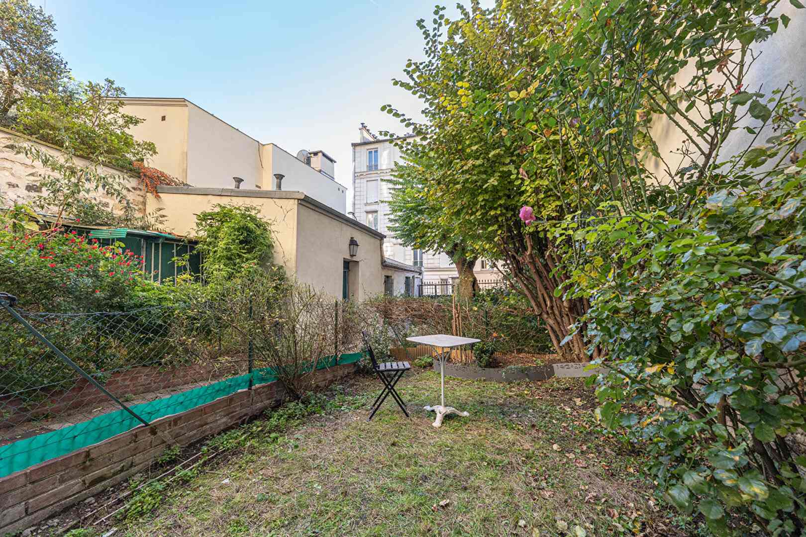 Studio entièrement rénové avec un jardin privé en plein coeur de Montmartre ! 2