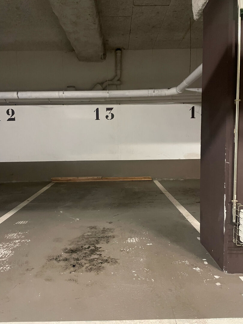 EMPLACEMENT DE PARKING À SAISIR 1