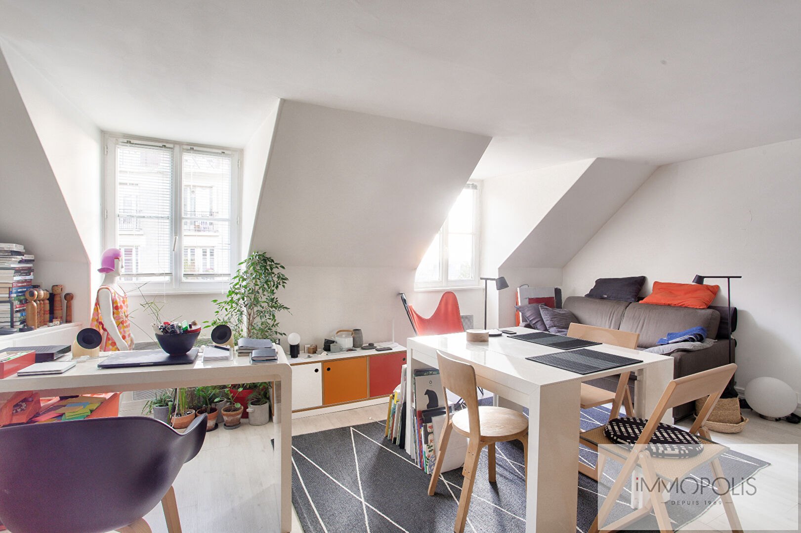 Appartement lumineux à Montmartre, Rue Ravignan, quartier des Abbesses, 3e et dernier étage, vis à vis ouvert ! 1