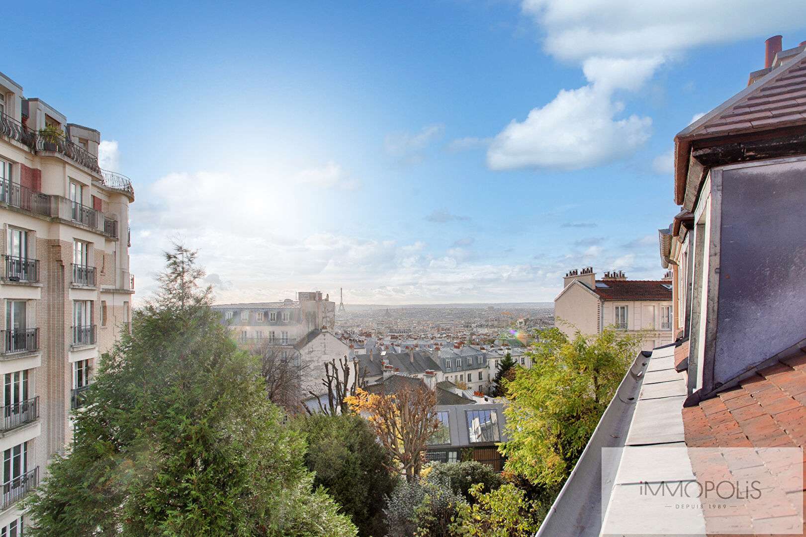 Appartement lumineux à Montmartre, Rue Ravignan, quartier des Abbesses, 3e et dernier étage, vis à vis ouvert ! 2