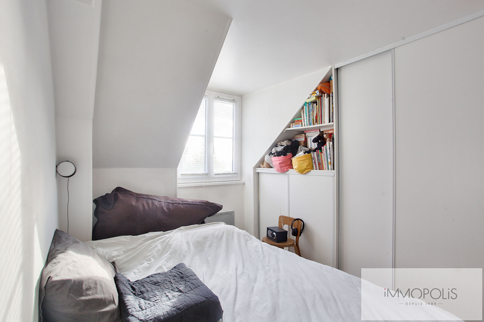 Appartement lumineux à Montmartre, Rue Ravignan, quartier des Abbesses, 3e et dernier étage, vis à vis ouvert ! 9