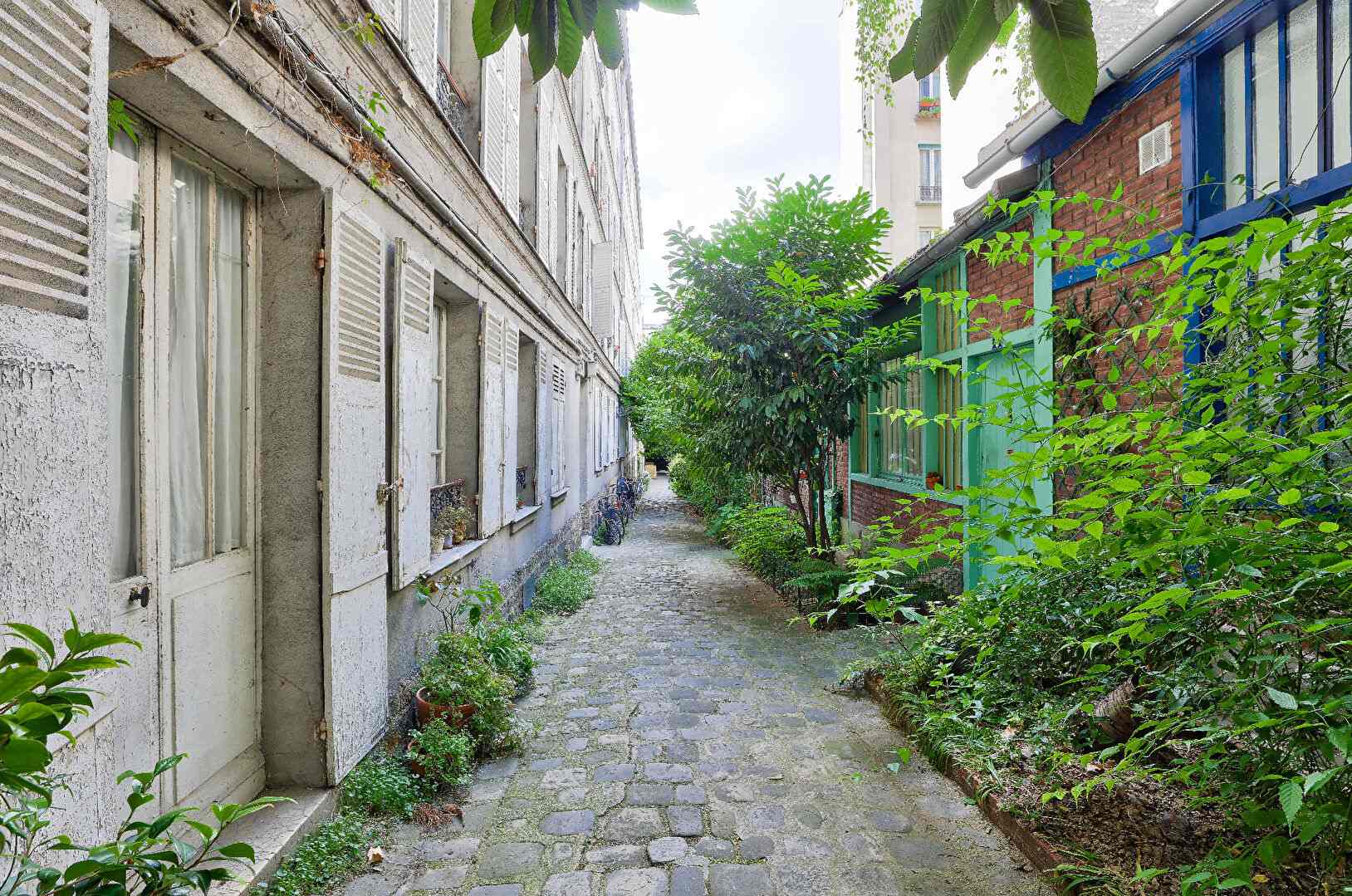 Atelier de sculpture plein de charme, avec verrières et grands volumes, au pied de Montmartre 13