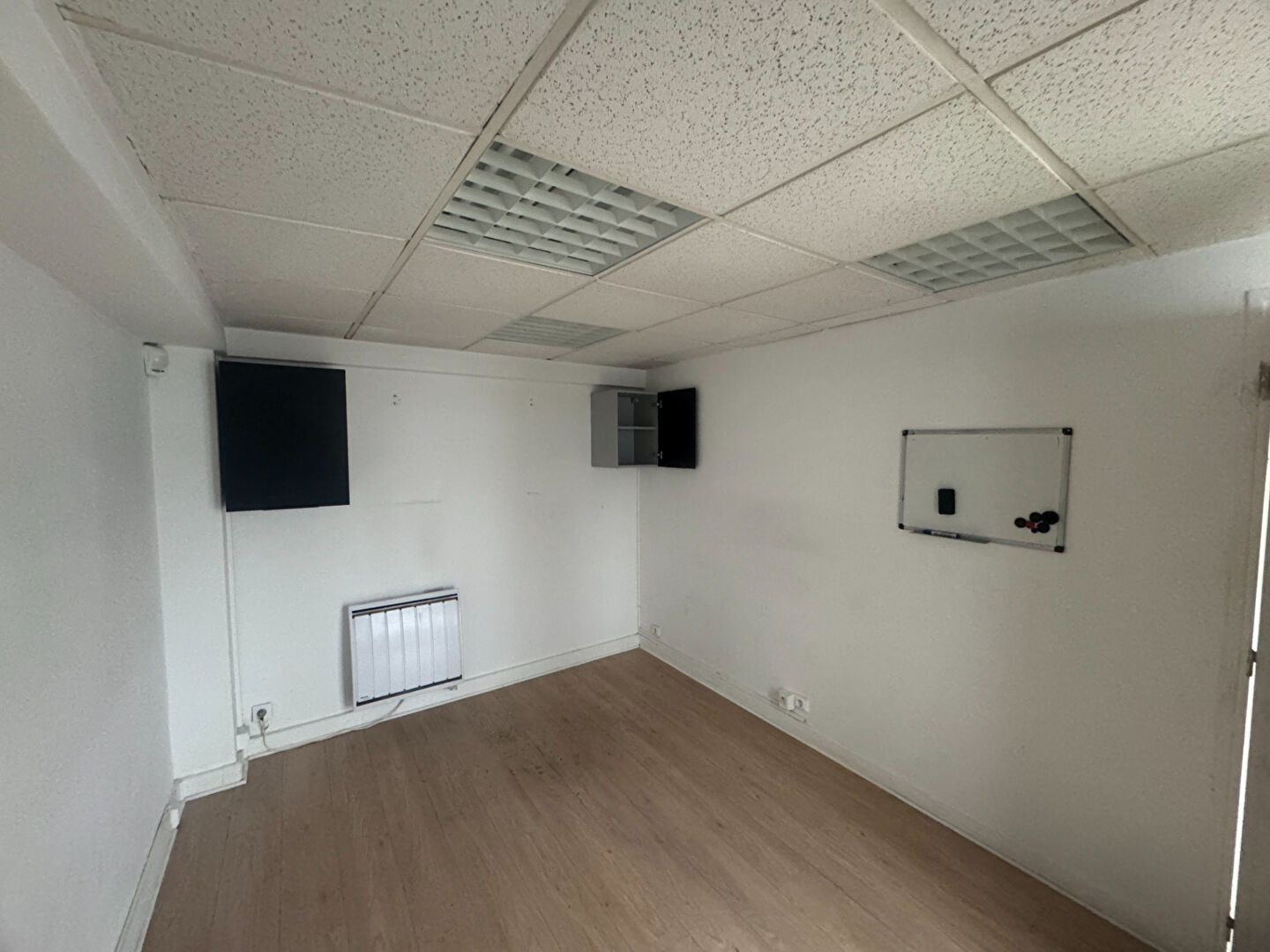 Local commercial Levallois Perret 3 pièce(s) 55.09 m2 3