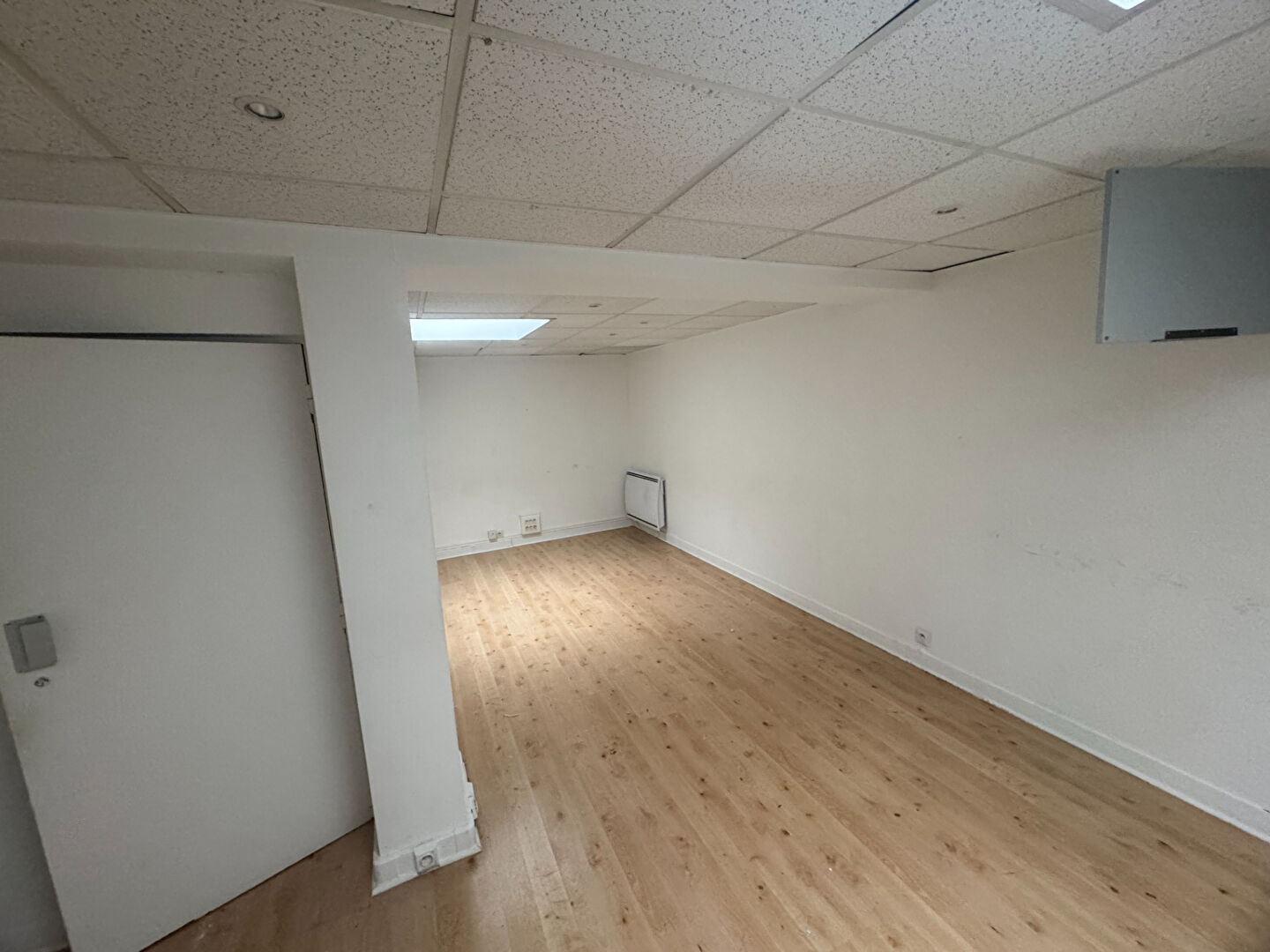 Local commercial Levallois Perret 3 pièce(s) 55.09 m2 4