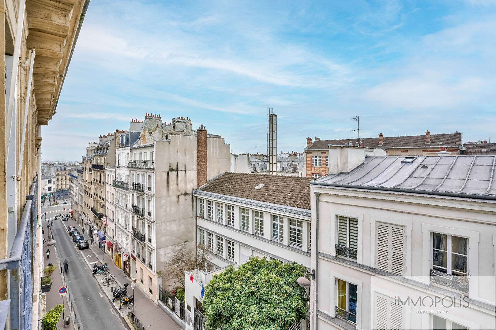 Rare à Montmartre : spacieux 2/3 pièces avec ascenseur, parquet, cheminée et charme de l’ancien, avec un excellent DPE 1