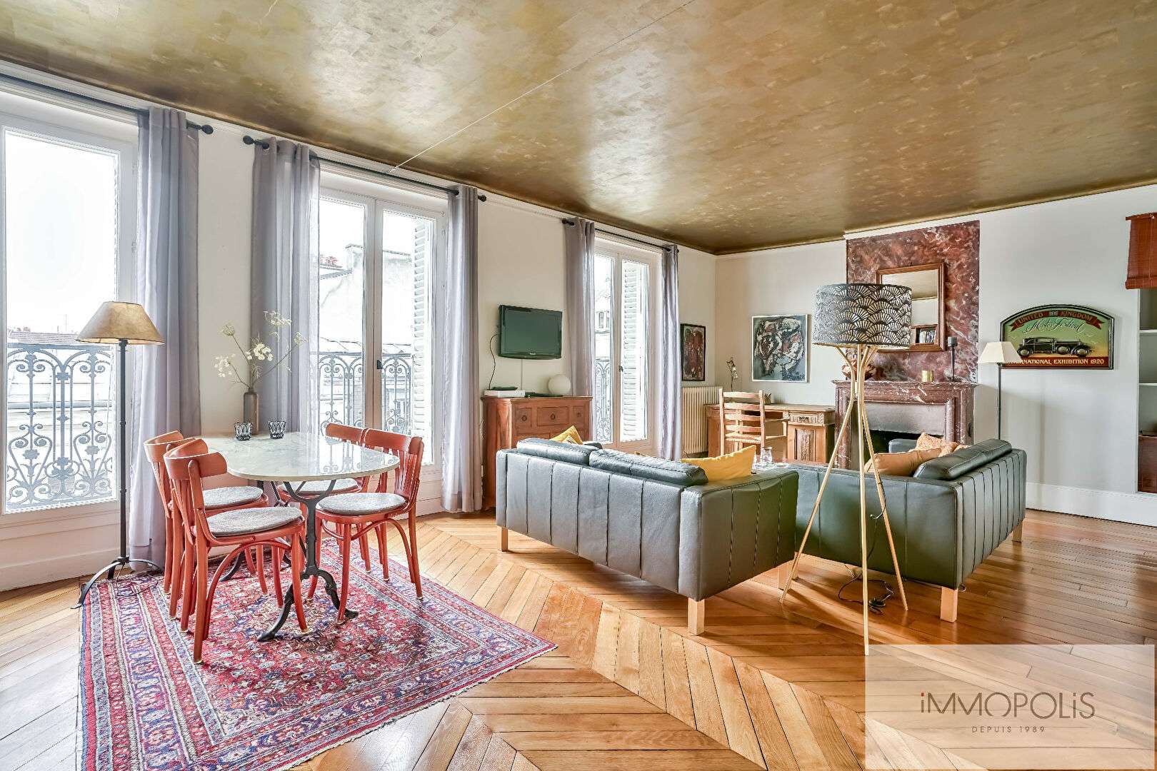 Rare à Montmartre : spacieux 2/3 pièces avec ascenseur, parquet, cheminée et charme de l’ancien, avec un excellent DPE 3