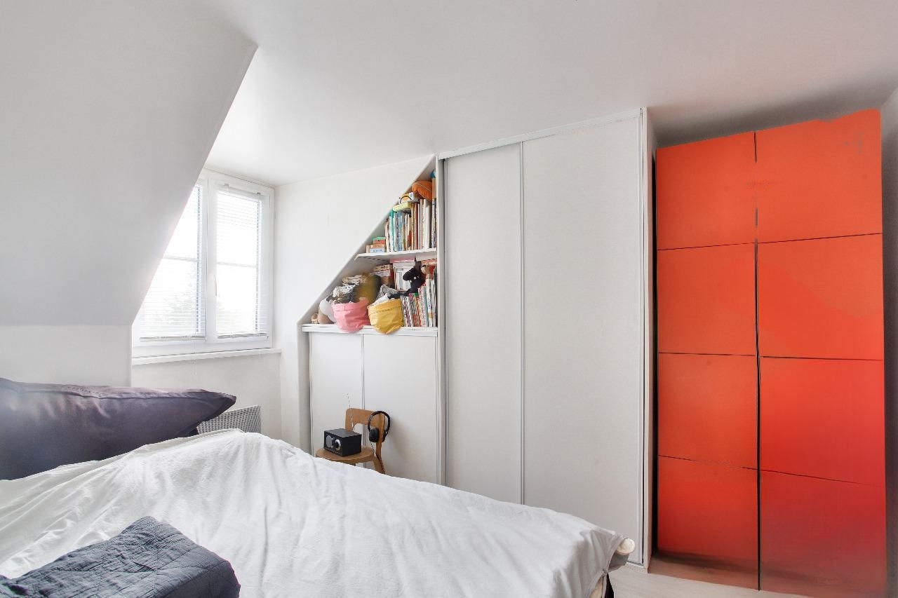 Appartement lumineux à Montmartre, Rue Ravignan, quartier des Abbesses, 3e et dernier étage, vis à vis ouvert ! 10