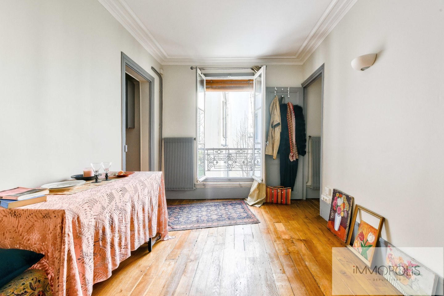 Appartement deux pièces rue Chappe, au coeur des Abbesses. 1