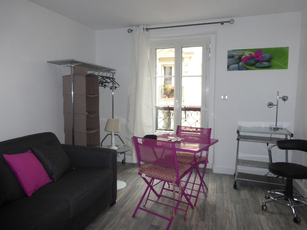 Abbesses – Studio meublé 15m² 1